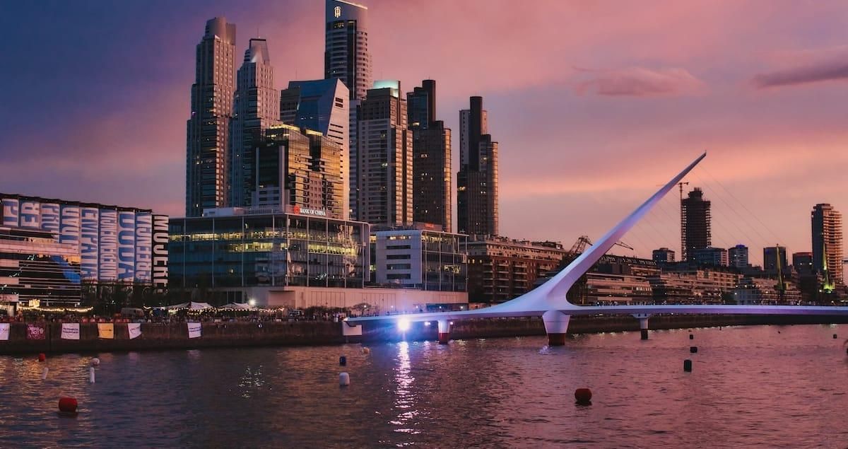 Puerto Madero 的女人桥(Puente de la Mujer)