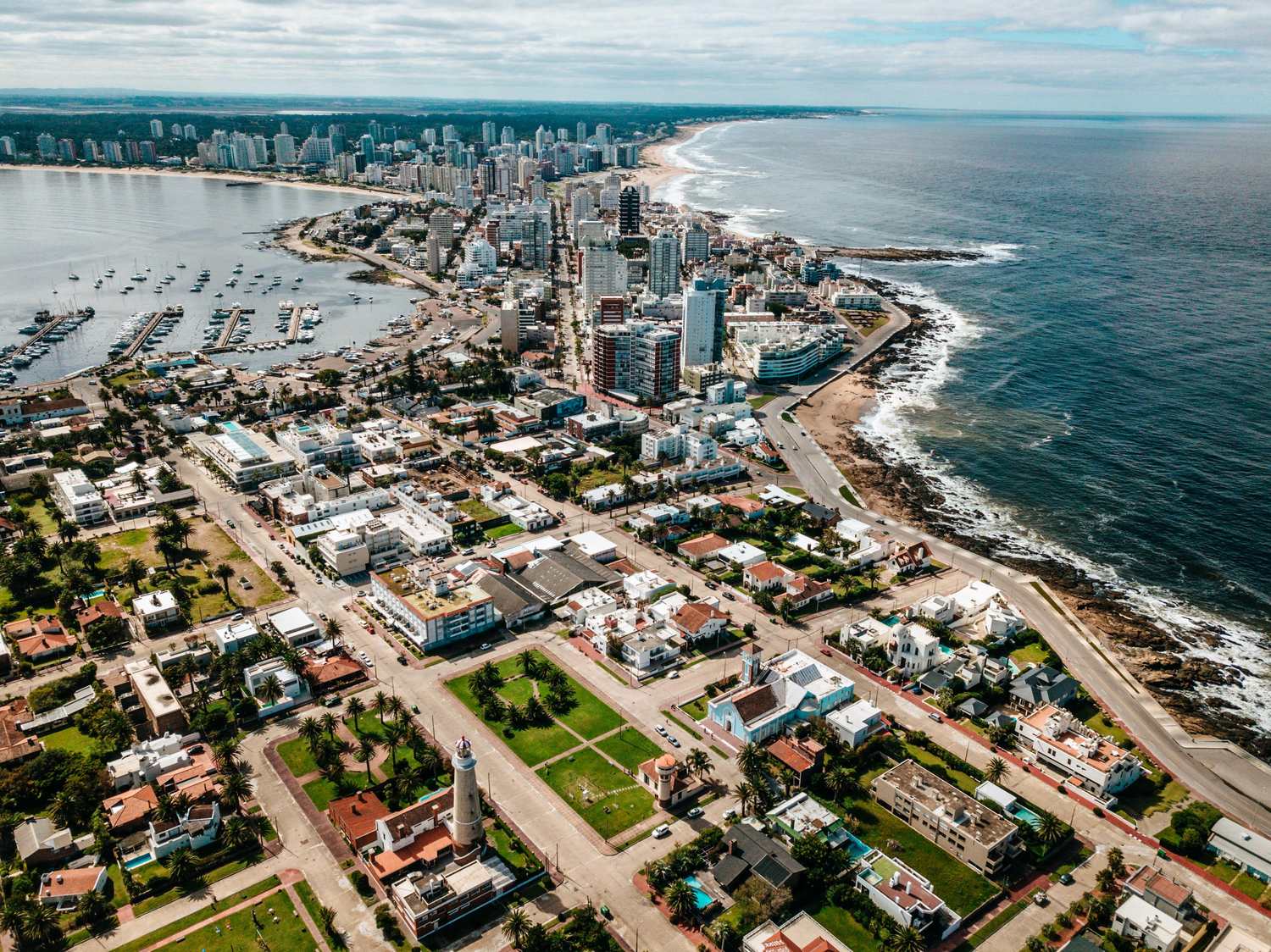 埃斯特角城（Punta del Este）的海滨与游艇港